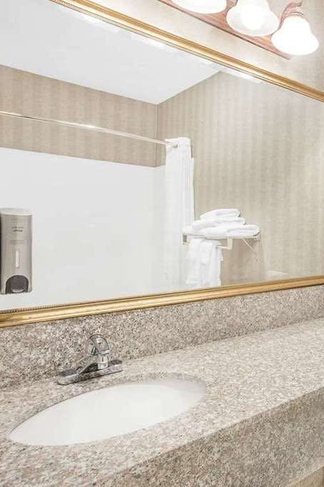 Hotel Ramada Waupaca photo 3