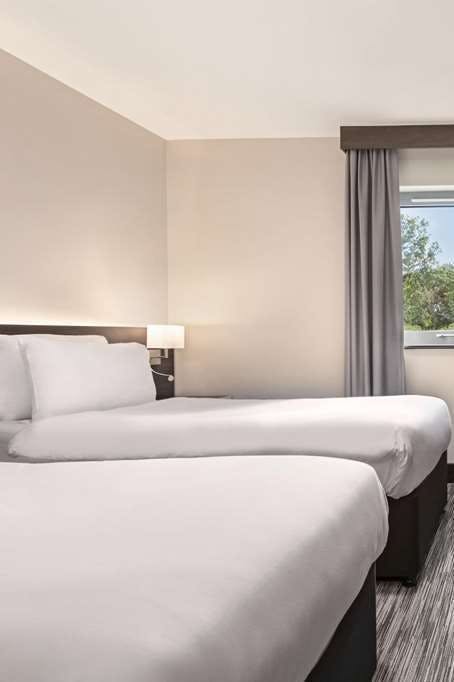 Hotel Ramada by Wyndham Cobham photo 3