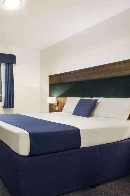 Hotel Ramada by Wyndham Cobham photo 2