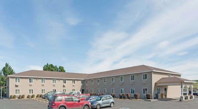 Super 8 by Wyndham Lewiston