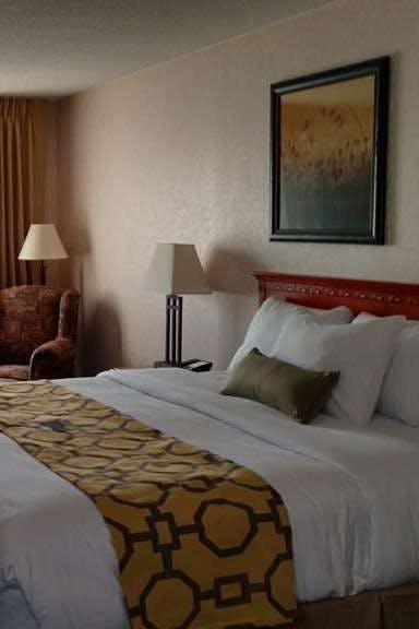 Hotel Baymont by Wyndham Oacoma photo 1