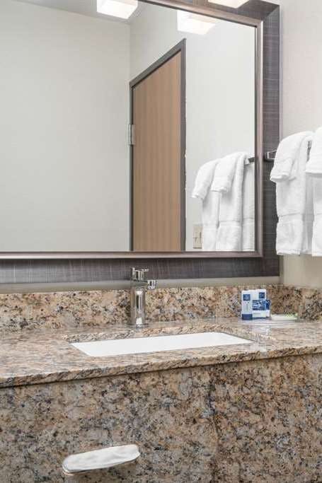 Hotel AmericInn by Wyndham Bismarck photo 5