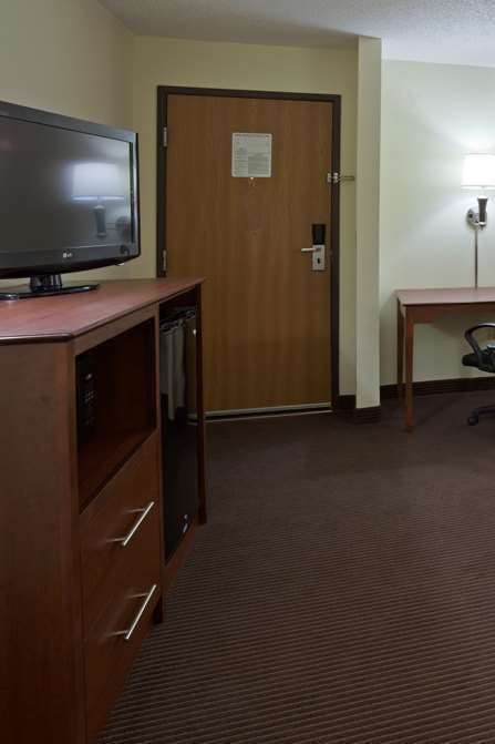 Hotel AmericInn by Wyndham Bismarck photo 4