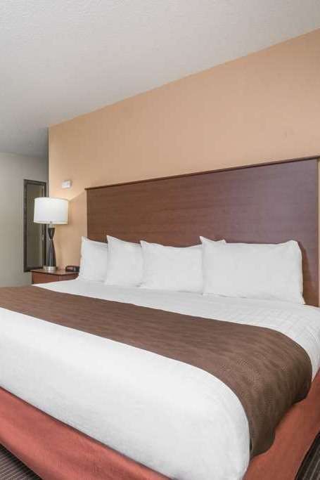 Hotel AmericInn by Wyndham Bismarck photo 1