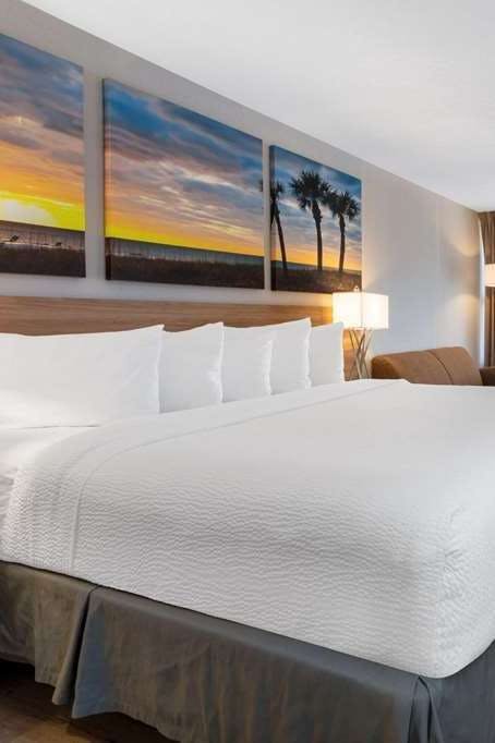 Hotel Days Inn by Wyndham Titusville Kennedy Space Center photo 1