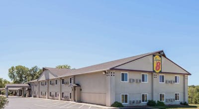 Super 8 by Wyndham Higginsville