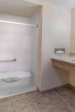 Hotel Super 8 by Wyndham Higginsville photo 3