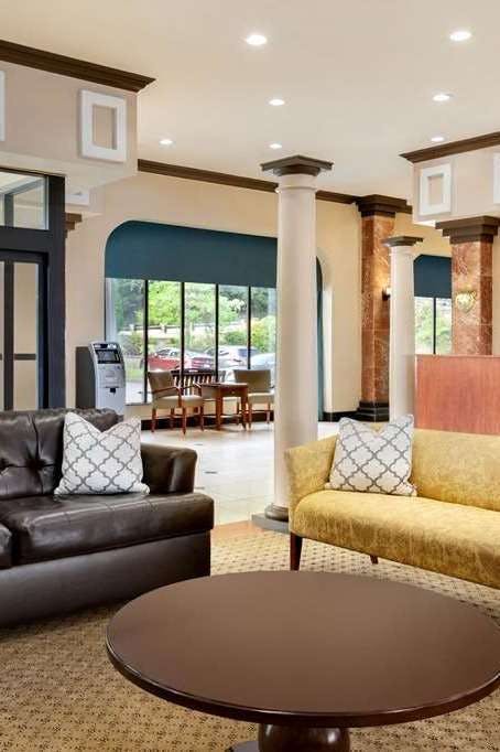 Hotel Baymont by Wyndham Bremerton WA photo 4