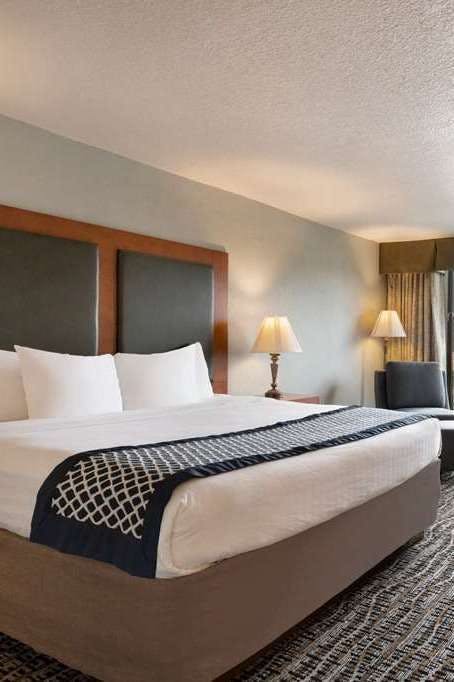 Hotel Baymont by Wyndham Bremerton WA photo 1