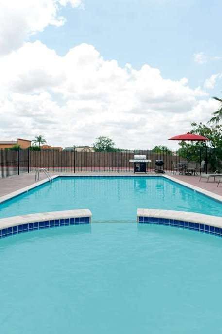 Hotel Microtel Inn & Suites by Wyndham Eagle Pass photo 2