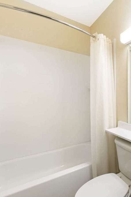 Hotel Microtel Inn & Suites by Wyndham Eagle Pass photo 3