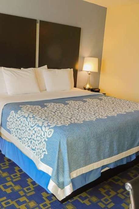 Hotel Days Inn & Suites by Wyndham Pocahontas photo 1