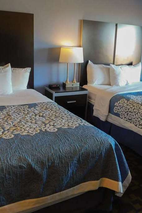 Hotel Days Inn & Suites by Wyndham Pocahontas photo 2