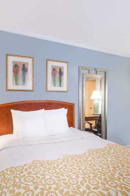 Hotel Days Inn by Wyndham Miami Airport North photo 2