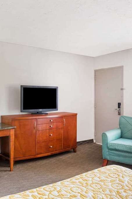 Hotel Days Inn by Wyndham Miami Airport North photo 5