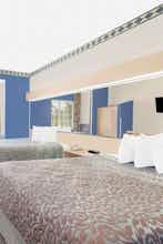 Hotel Days Inn and Suites Hutchinson photo 2