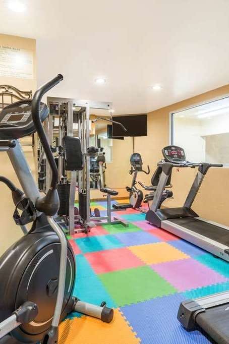 Hotel Baymont Fort Morgan photo 3