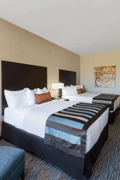 Hotel Wingate by Wyndham Loveland photo 2