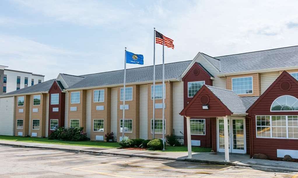 Days Inn & Suites by Wyndham Pryor