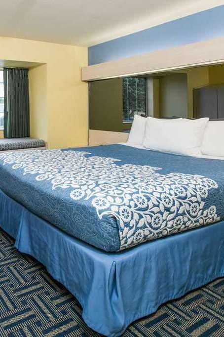 Hotel Days Inn & Suites by Wyndham Pryor photo 1