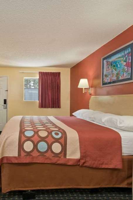 Hotel Super 8 by Wyndham Chipley photo 2