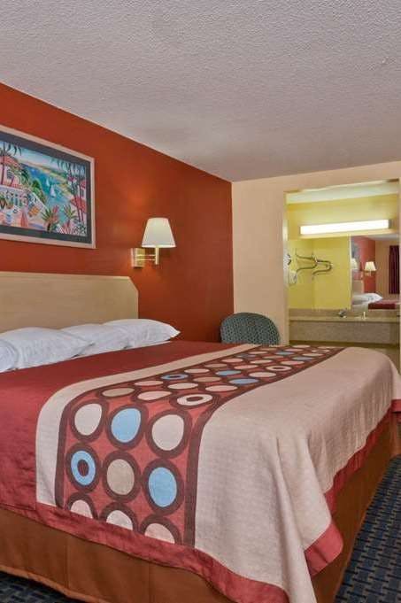 Hotel Super 8 by Wyndham Chipley photo 1