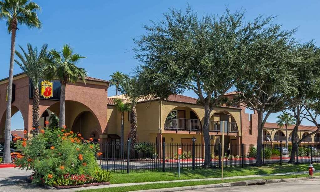 Super 8 by Wyndham Houston/Webster/NASA