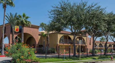 Super 8 by Wyndham Houston/Webster/NASA