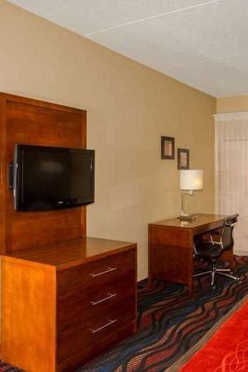 Hotel Baymont by Wyndham Bonita Springs Naples North photo 3