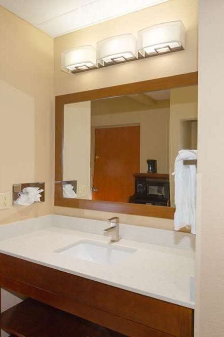 Hotel Baymont by Wyndham Bonita Springs Naples North photo 4