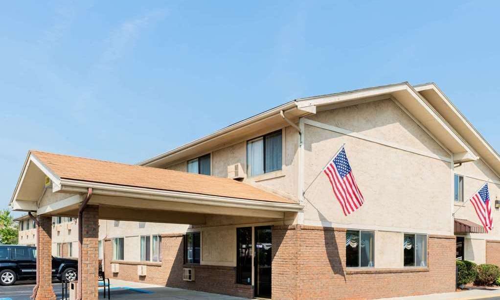 Super 8 by Wyndham Franklin/Middletown Area