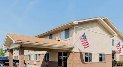 Super 8 by Wyndham Franklin/Middletown Area