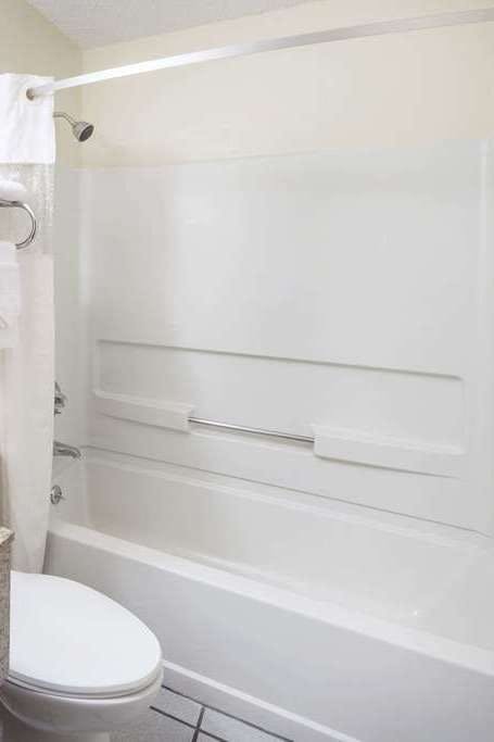 Hotel Super 8 by Wyndham Franklin/Middletown Area photo 3