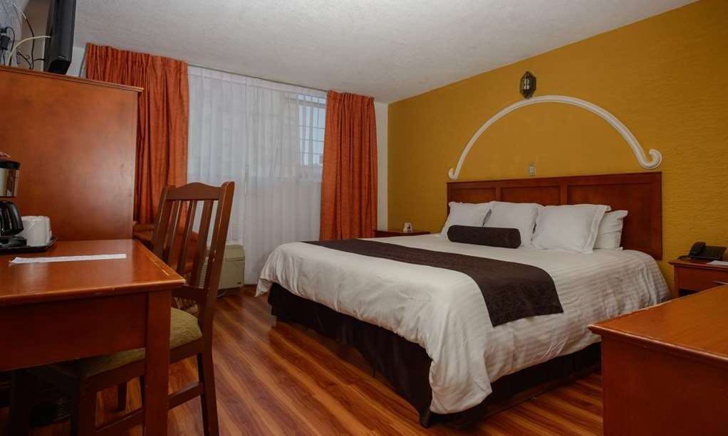 Howard Johnson by Wyndham Morelia Calle Real