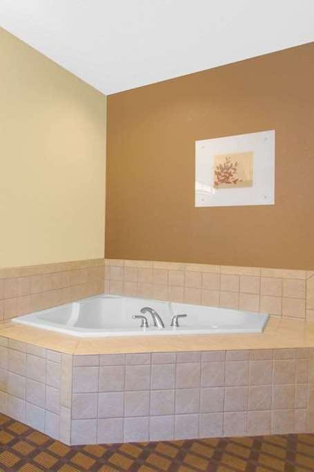 Hotel Microtel Inn & Suites by Wyndham Harrisonburg photo 5