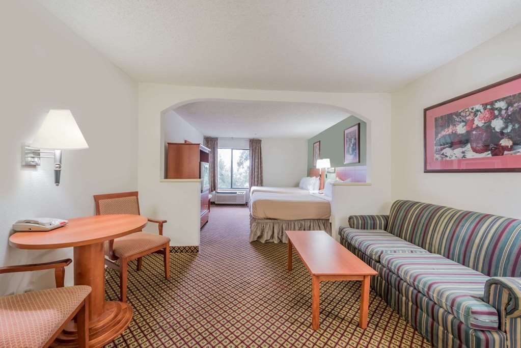 Hotel Super 8 by Wyndham Fort Worth Downtown South photo 5