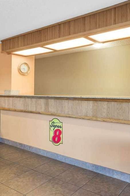 Hotel Super 8 by Wyndham LaGrande photo 4
