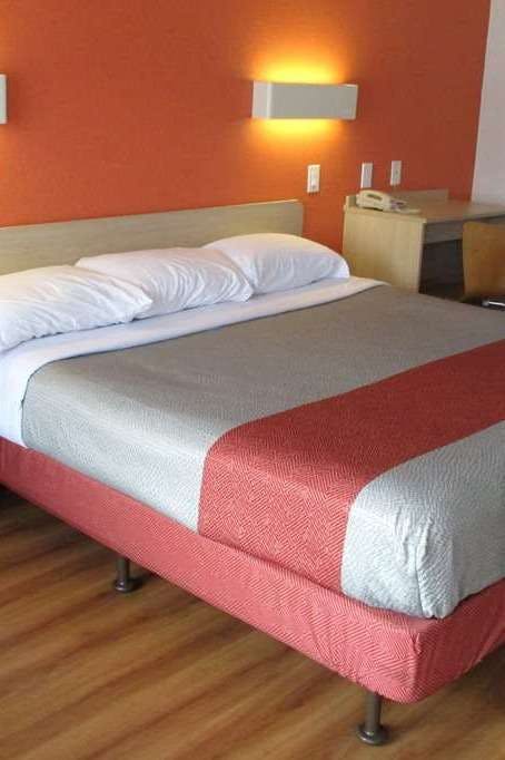 Hotel Travelodge by Wyndham Lansing photo 1