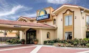 Days Inn by Wyndham Houston