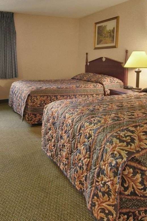 Hotel Baymont by Wyndham Corydon photo 2