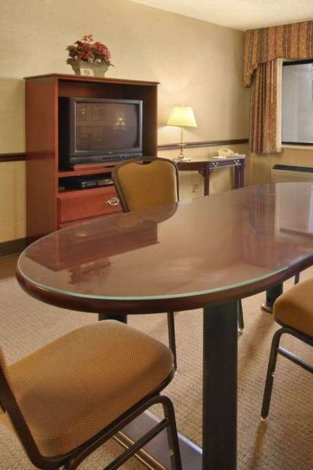 Hotel Baymont by Wyndham Corydon photo 3