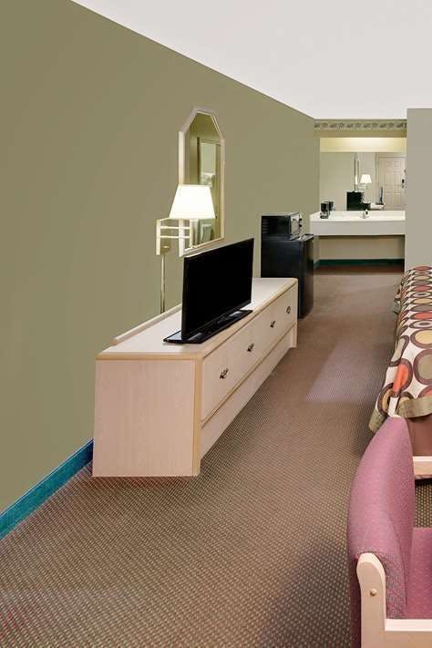 Hotel Super 8 by Wyndham Kosciusko photo 3