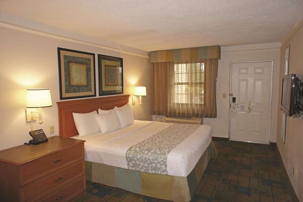 Hotel La Quinta Inn by Wyndham Pensacola photo 4