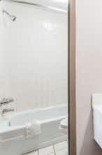 Hotel Super 8 by Wyndham Greensboro photo 3