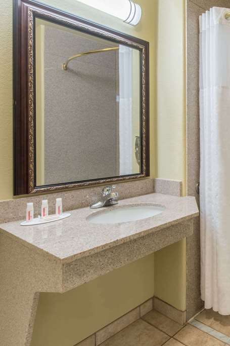 Hotel Baymont by Wyndham Wichita Falls photo 5