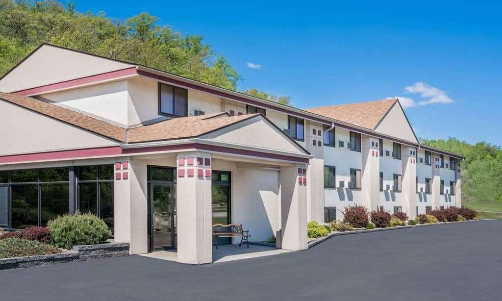 Super 8 by Wyndham Mankato