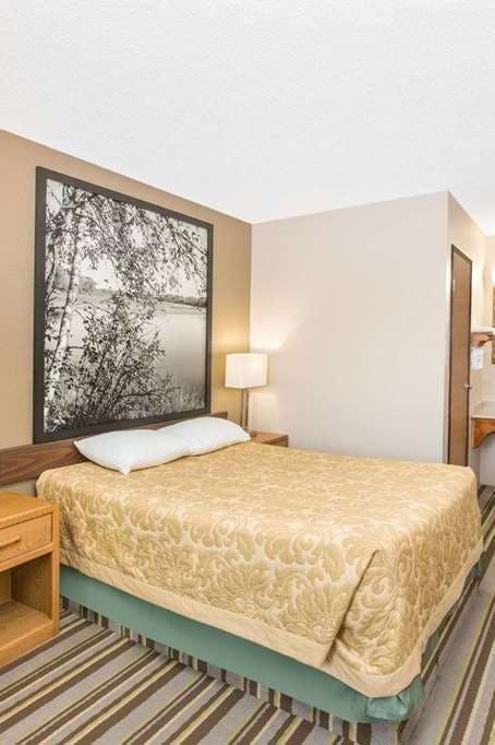 Hotel Super 8 Blue Earth photo 2