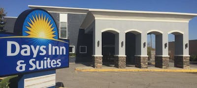 Days Inn Suites Cincinnati N