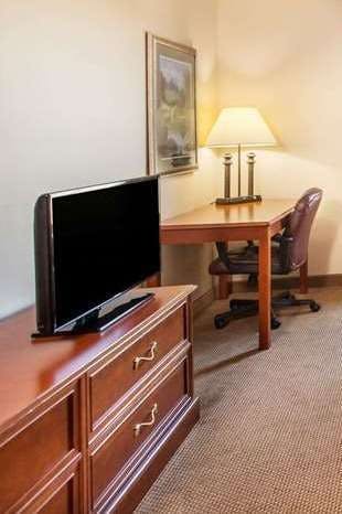 Hotel Ramada by Wyndham Sparta/At Speedway photo 3