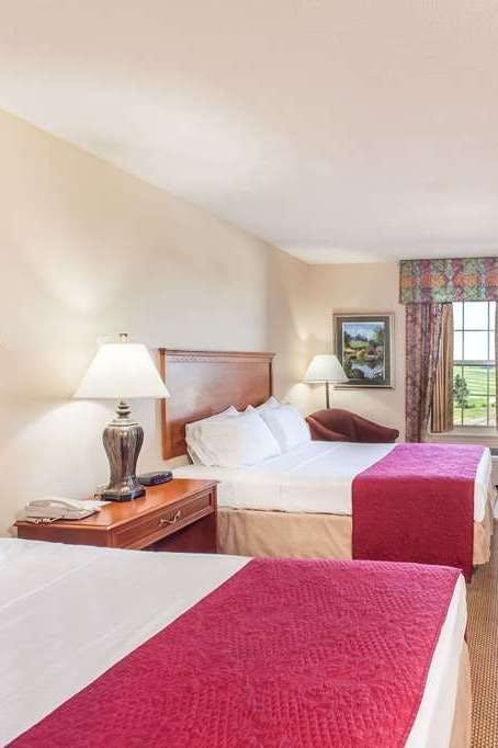 Hotel Ramada by Wyndham Sparta/At Speedway photo 2